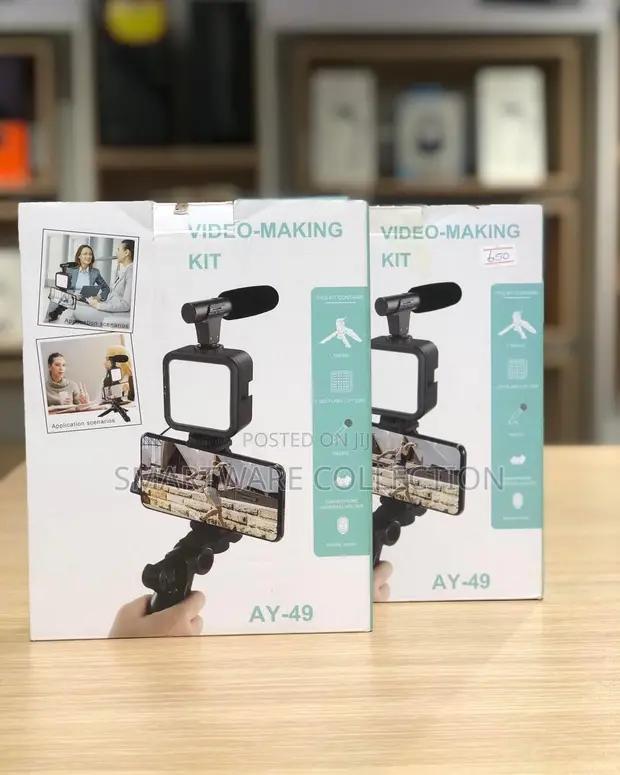 Smartphone Vlog Kit LED Video Light + Microphone, Phone Clip in Dar es Salaam, Tanzania
