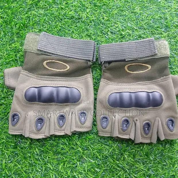 Body Building Exercise Workout Half Finger Gloves For Men in Dar es Salaam, Tanzania