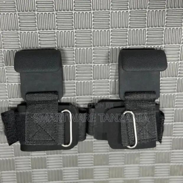 Gym Wrist Wraps With Hook Straps Pair Weightlifting Support in Dar es Salaam, Tanzania