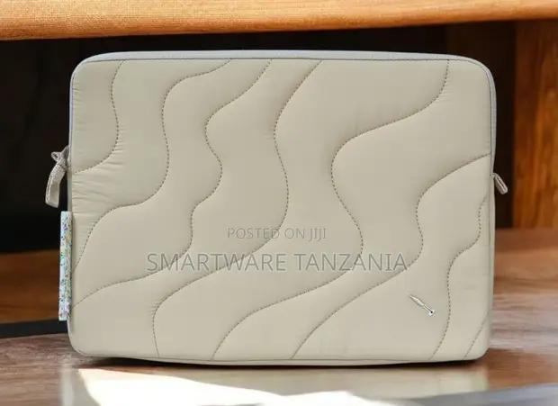Quilted Laptop Sleeve Beige Wave Pattern 13 14 Inch Padded Bag in Dar es Salaam, Tanzania