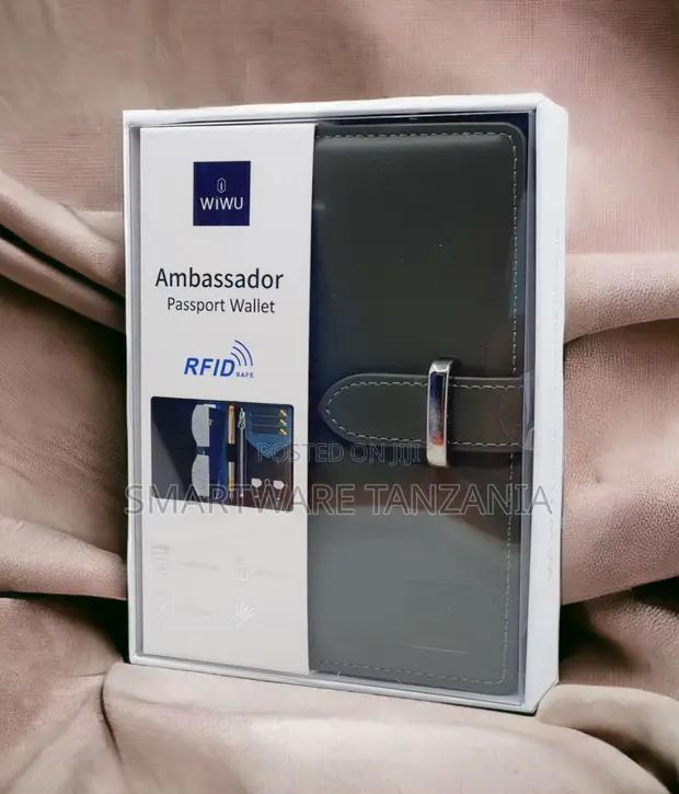 Wiwu Ambassador Passport Wallet Rfid Safe Green Leather Case in Dar es Salaam, Tanzania