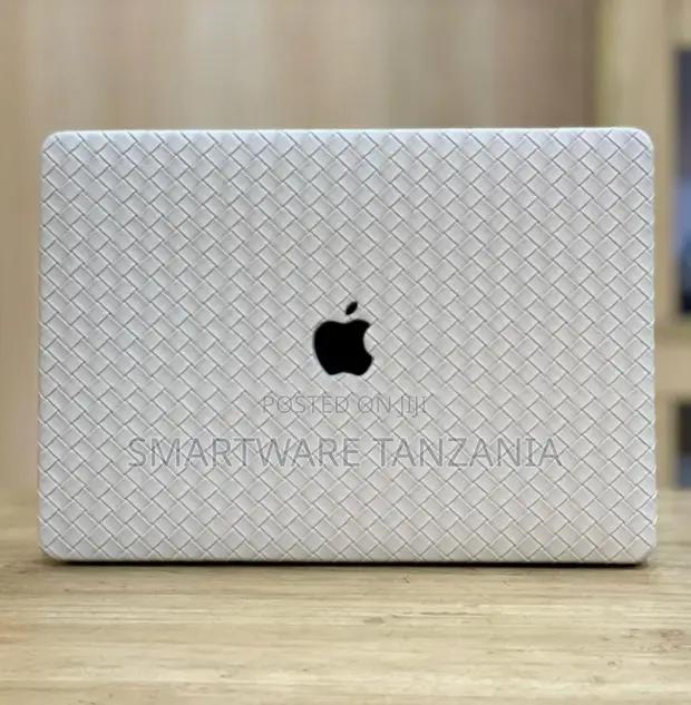 Macbook Hard Case White Woven Basket Texture Snap Cover in Dar es Salaam, Tanzania